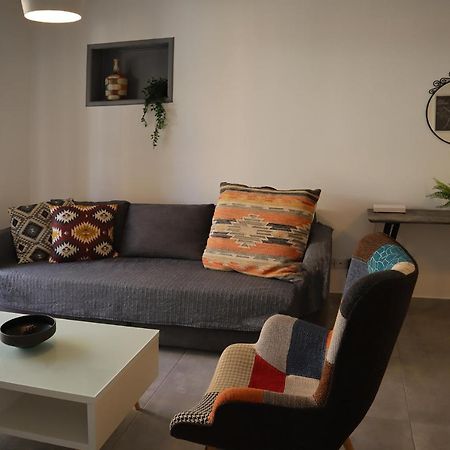 Alex'S Vacation Suite - 100M From The Beach - 6 Guests 파포스 외부 사진