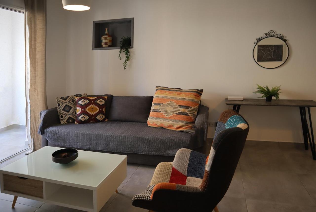 Alex'S Vacation Suite - 100M From The Beach - 6 Guests 파포스 외부 사진