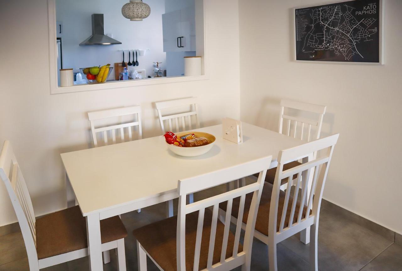 Alex'S Vacation Suite - 100M From The Beach - 6 Guests 파포스 외부 사진