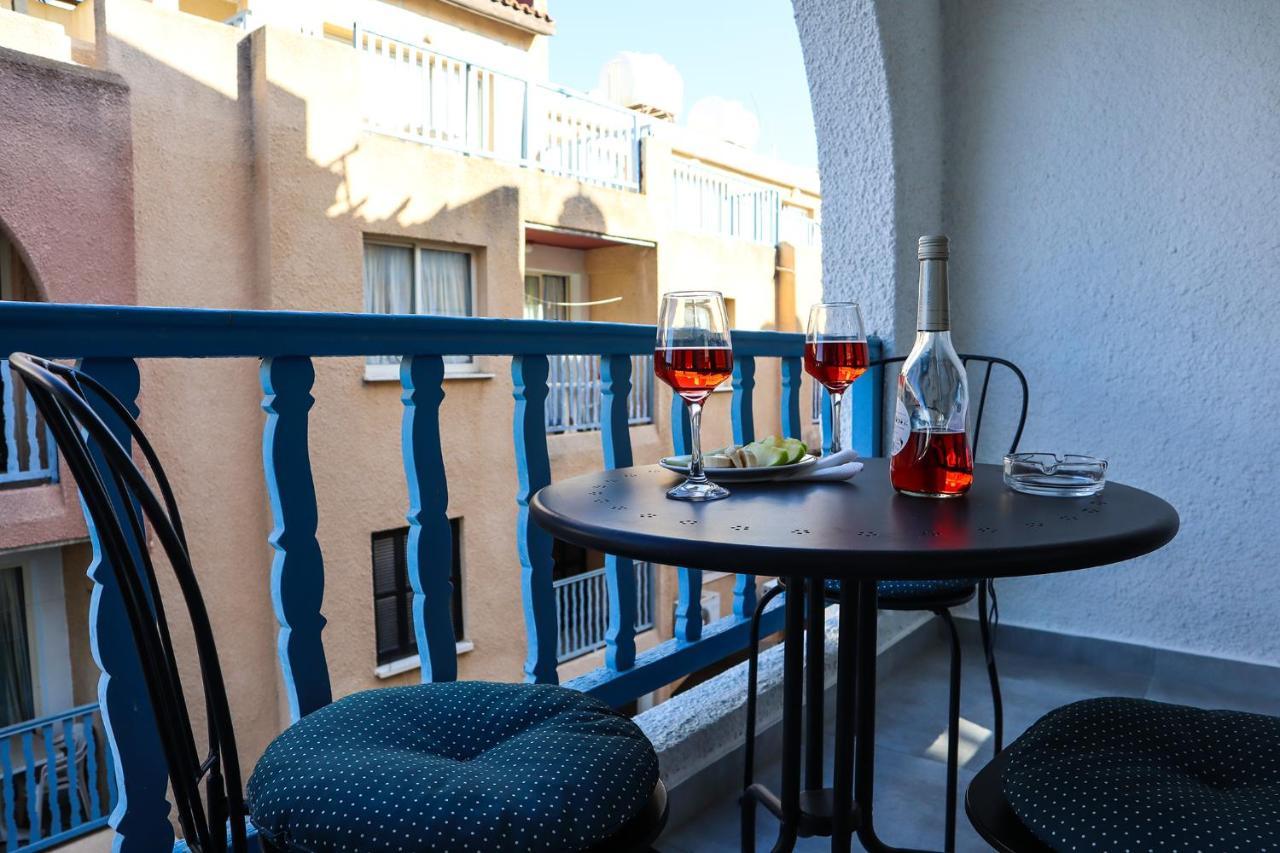 Alex'S Vacation Suite - 100M From The Beach - 6 Guests 파포스 외부 사진