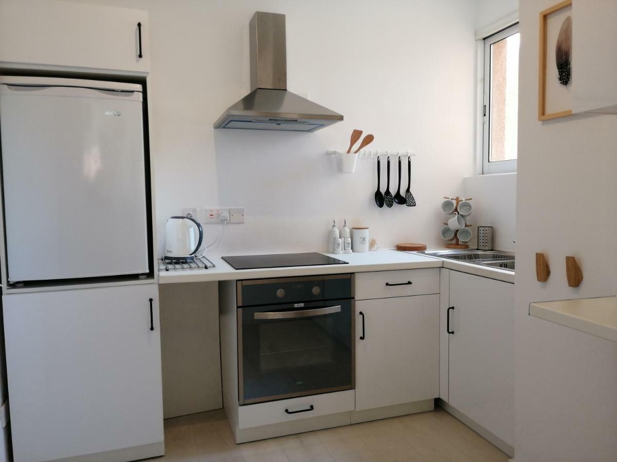 Alex'S Vacation Suite - 100M From The Beach - 6 Guests 파포스 외부 사진