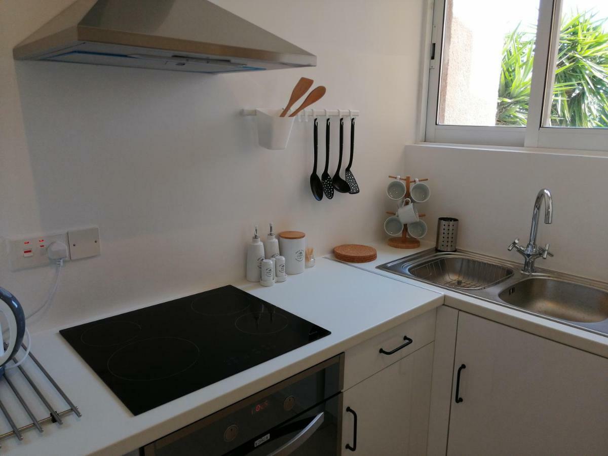 Alex'S Vacation Suite - 100M From The Beach - 6 Guests 파포스 외부 사진